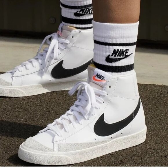 Nike Blazer Mid '77 Size 9.5 - Picture 1 of 13
